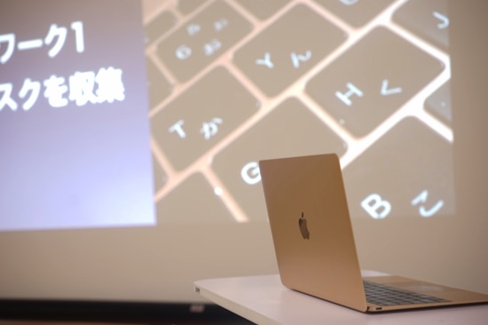 AppleTV MacBook.jpg AppleTV MacBook